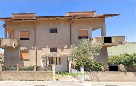 Foto Appartamento in Via delle Querce 22, Carbonia di 97 m² con 6 locali