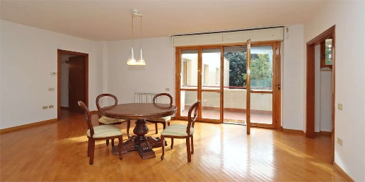 Foto Appartamento a Prato di 132 m² con 4 locali in vendita