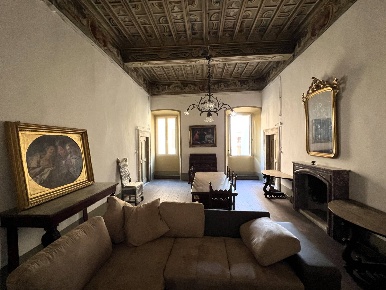 Foto Appartamento a Spoleto di 360 m² con 10 locali in vendita