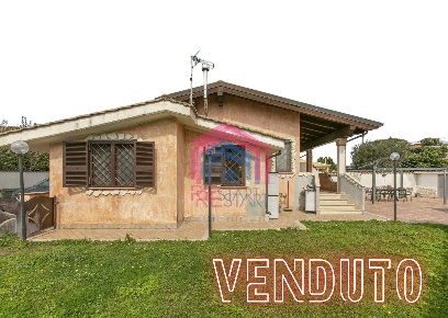 Foto Villa bifamiliare in Via Nuoro, Ardea Nuova Florida di 160 m²