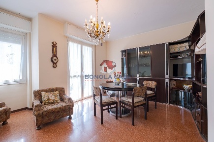Foto Appartamento in Via Uruguay, Milano Gallaratese di 126 m² con 4 locali