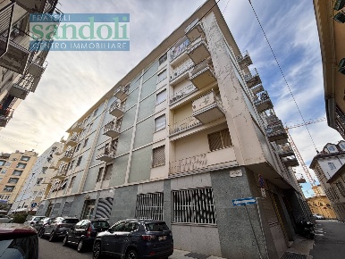 Foto Appartamento in Via Dionisotti, Vercelli Centro di 100 m² con 4 locali