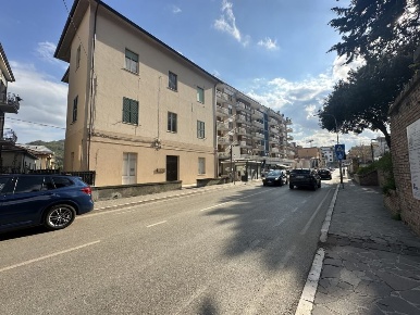 Foto Appartamento in Viale Crucioli, Teramo Centro di 170 m² con 5 locali