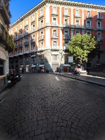 Foto Appartamento in Via dei Mille, Napoli Chiaia di 170 m² con 6 locali