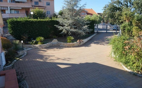 Foto Villa unifamiliare a Rende Roges di 380 m² con 13 locali in vendita