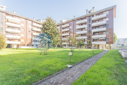 Foto Appartamento in Via Aldo Moro, Pioltello Centro di 107 m² con 4 locali