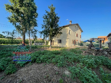 Foto Villa bifamiliare in Via Gallerani, Cento Frazioni Nord di 132 m²