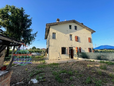 Foto Villa bifamiliare in Via Gallerani, Cento Frazioni Nord di 132 m²