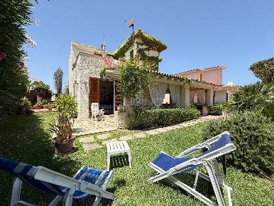 Foto Villa unifamiliare in OGNINA, Siracusa Ognina di 110 m² con 6 locali