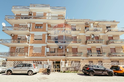 Foto Appartamento in Via Bolognola, Roma Fidene di 130 m² con 4 locali