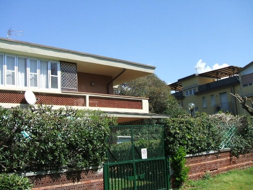 appartamento in vendita a Carrara in zona Marina di Carrara