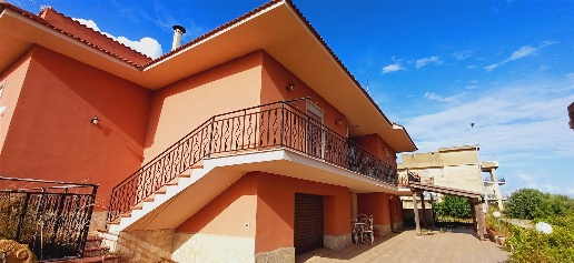 Foto Villa unifamiliare a Sciacca Centro di 250 m² con 9 locali in vendita