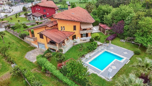 Foto Villa singola a Caserta di 500 m² con 6 locali in vendita