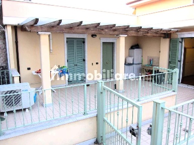 Foto Appartamento a Massa Marina di Massa Centro di 100 m² con 3 locali