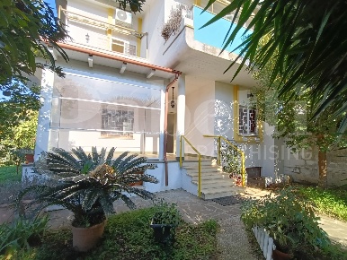 Foto Villa unifamiliare in Via del Pesco 40, Anzio di 145 m² con 5 locali