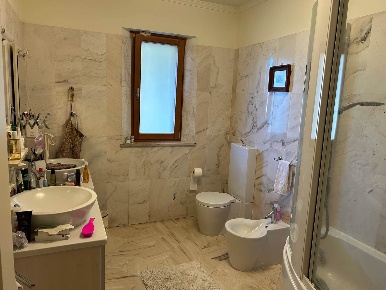 Foto Villa unifamiliare a Siena Scacciapensieri di 300 m² con 11 locali