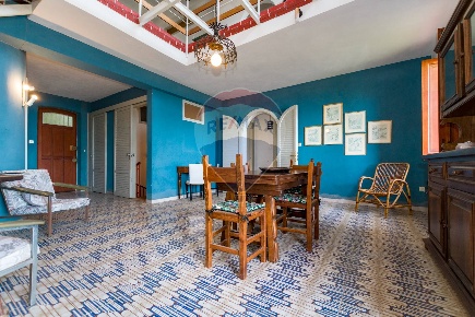 Foto Villa singola in via palmitello, Carini Centro di 360 m² con 7 locali