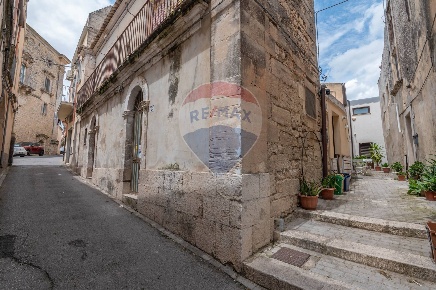 Foto Appartamento in Via Chiaramonte, Ragusa Ibla di 179 m² con 11 locali