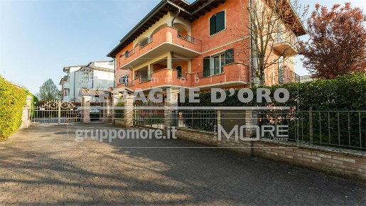 Foto Villa bifamiliare in Via Silingardi, Modena Morane - Contrada