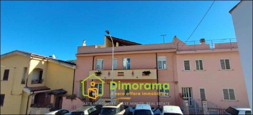 Foto Appartamento in Via Flumendosa 35, Nuoro Centro di 143 m² con 6 locali