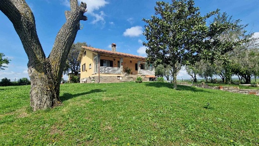 Foto Villa unifamiliare a Viterbo Monterazzano di 127 m² con 3 locali