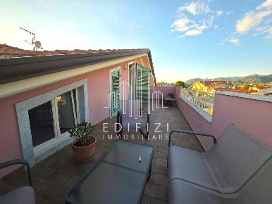 Foto Appartamento a Massa Marina di Massa Centro di 80 m² con 3 locali