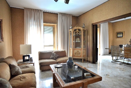 Foto Appartamento in Via melo 190, Bari Murat di 140 m² con 5 locali