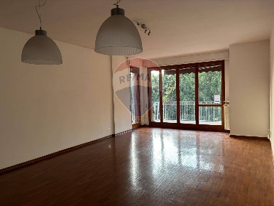 Foto Appartamento in Via Monviso, Varese Casbeno di 157 m² con 4 locali