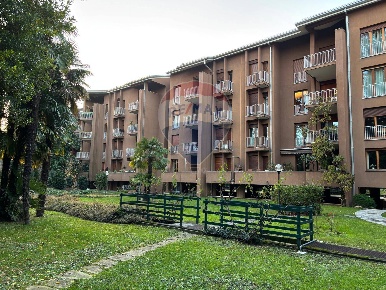 Foto Appartamento in Via Monviso, Varese Casbeno di 157 m² con 4 locali