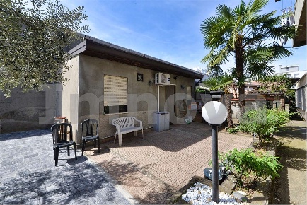 Foto Appartamento in via Valsugana 10, Cesano Maderno di 32 m² con 1 locali
