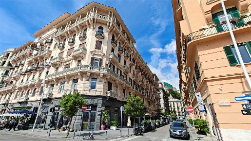 Foto Appartamento in Via Palepoli, Napoli Santa Lucia di 135 m² in affitto
