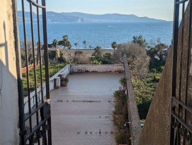 Foto Appartamento a Torre Annunziata di 280 m² con 8 locali in vendita
