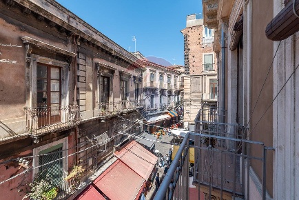 Foto Appartamento in via pardo, Catania Centro Storico di 140 m² in vendita