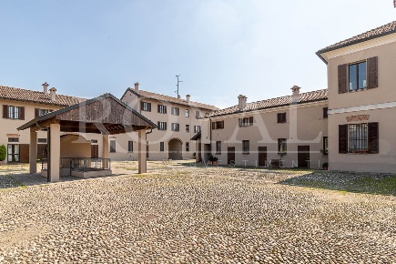 Foto Appartamento in via dei Mille 112, Brugherio di 139 m² con 3 locali