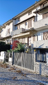 Foto Villa a schiera in VIA CANOBIO, Crema di 175 m² con 5 locali