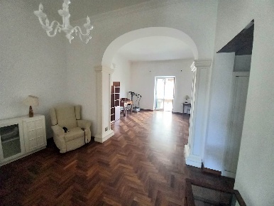 Foto Appartamento in Via Marciano 55, Nola Centro di 140 m² con 5 locali