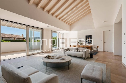 Foto Villa unifamiliare in Via Paolo Veronese, Conegliano di 440 m²