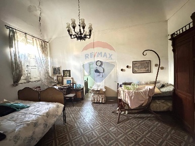 Foto Appartamento in VIA CAMPIONE, Adrano di 149 m² con 8 locali in vendita