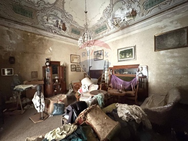 Foto Appartamento in VIA CAMPIONE, Adrano di 149 m² con 8 locali in vendita