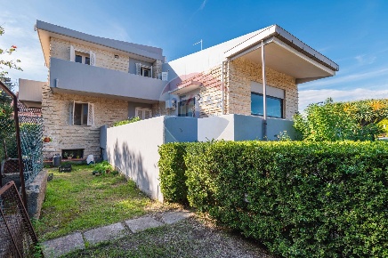 Foto Villa unifamiliare in via Spinelli, Augusta Centro di 430 m²