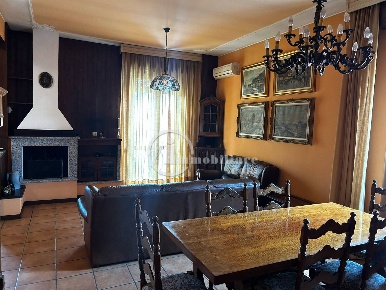 Foto Appartamento in Via Turati, Corsico di 100 m² con 3 locali in vendita