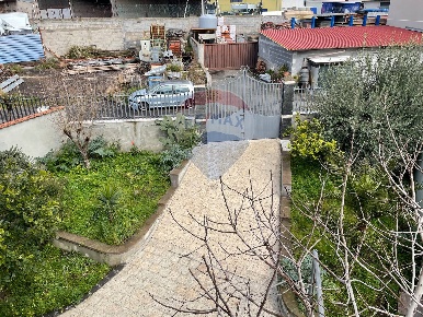 Foto Appartamento in VIA DEI VOLTAIRE, Adrano di 135 m² con 4 locali