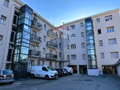 Foto Appartamento in Via Padova, Limbiate Centro di 55 m² con 2 locali