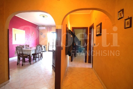 Foto Appartamento in Via Cavalieri V. Veneto 4, Arzano di 71 m² in vendita