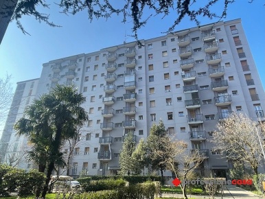 Foto Appartamento in Curiel, Corsico di 85 m² con 3 locali in vendita