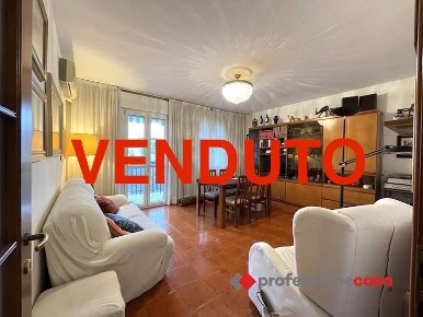 Foto Appartamento in Via Eugenio Curiel 22, Corsico di 110 m² con 4 locali