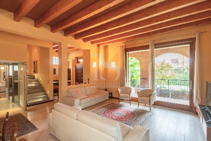 Foto Villa unifamiliare in VIA I MAGGIO, Brugherio Centro di 415 m²