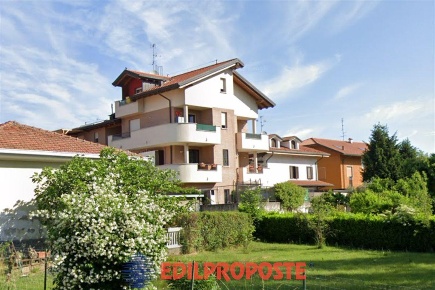 Foto Appartamento in Via Gaetano Donizetti, Limbiate in vendita