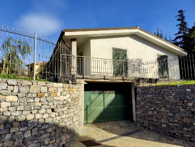 Foto Villa unifamiliare in Imperia via Regina Pacis, Imperia di 176 m²