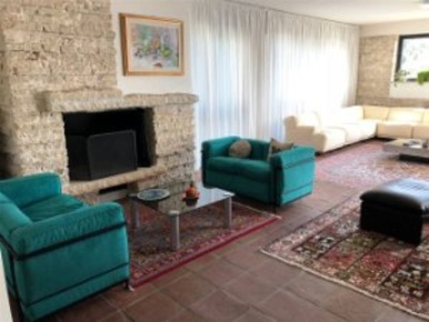 Foto Villa unifamiliare in Via Spinelli, Augusta di 350 m² con 9 locali